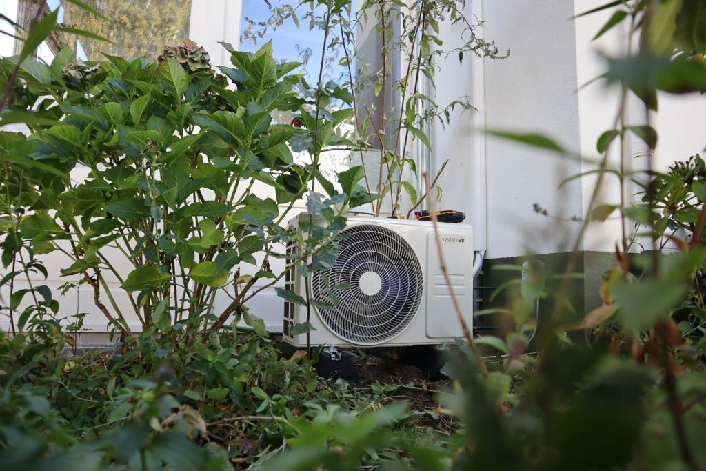 Airco buitenunit wegwerken op een nette manier doe je zo 